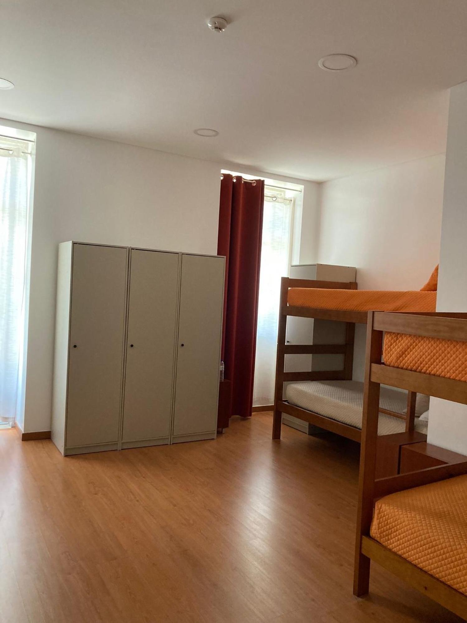 Russo'S Hostel セトゥーバル エクステリア 写真